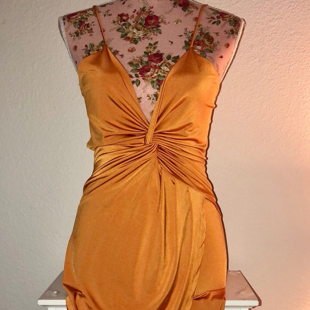 Plunge line bodycon dress